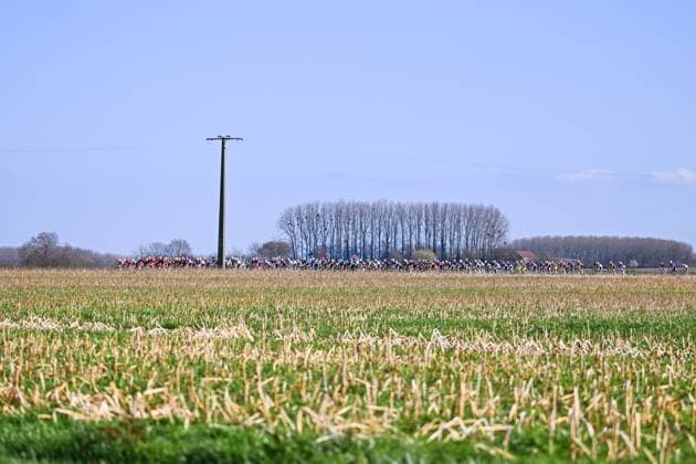 The peloton pictured in action during the Ename Samyn Classic one day cycling race, 203,8km from Quaregnon to Dour on Tuesday 03 March 2026. MAARTENxSTRAETEMANS  x166332534x