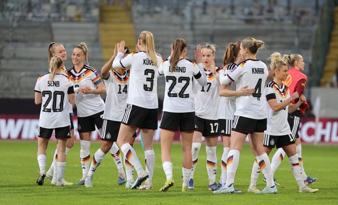 DFB team high-fiving before the start of the match Sport Football Soccer FIFA World Cup Qualification in Dresden International match national team DFB Women 03 03 2026 Germany GER vs Slovenia SLO DFL regulations prohibit any use of photographs as image sequences and or quasi video