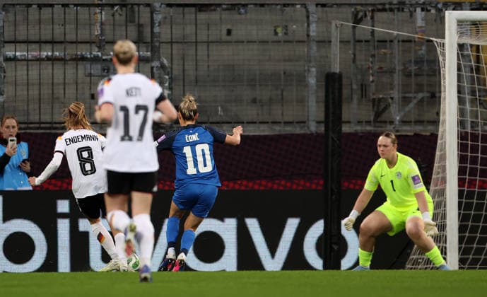 Vivien Endemann Tor 1-0 , WM-Qualifikation , Frauen-Nationalmannschaft , Deutschland-Slowenien , Fußball , in den Rudolf Harbig Stadion, in Dresden , Sachsen , Deutschland. März 03 , 2026 . Photo by: Davide Elias IPA Photo Pressefoto DENL Copyright: xDavidexEliasx