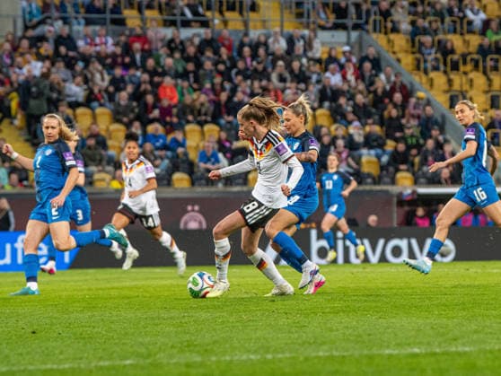 Soccer, Women, Season 2025 2026, World Cup Qualification in Dresden Liga A, Group 4 , Germany Slovenia, Vivien Endemann Germany scores the goal for 1 0 against Lana Golob Slovenia and Dominika Conc Slovenia , 03 03 2026, Copyright: xSebastianxRäppold MatthiasxKochx