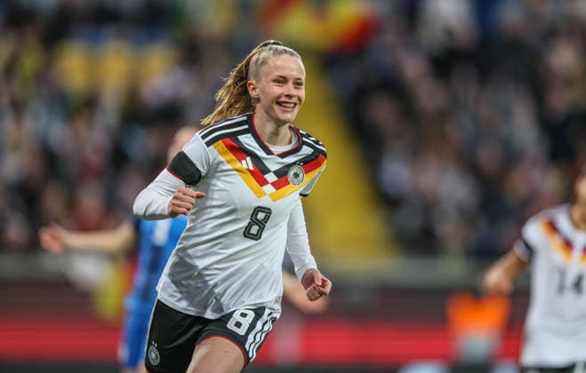 Football, Women, Vivien Endemann moves from VfL Wolfsburg to Liverpool FC, archive pictures
