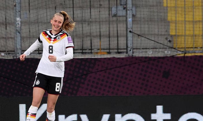 Vivien Endemann Torjubel 1-0 , WM-Qualifikation , Frauen-Nationalmannschaft , Deutschland-Slowenien , Fußball , in den Rudolf Harbig Stadion, in Dresden , Sachsen , Deutschland. März 03 , 2026 . Photo by: Davide Elias IPA Photo Pressefoto DENL Copyright: xDavidexEliasx