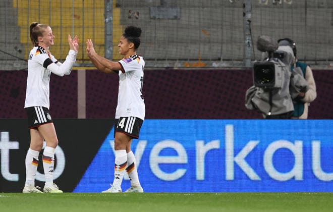 Vivien Endemann Torjubel 1-0 , WM-Qualifikation , Frauen-Nationalmannschaft , Deutschland-Slowenien , Fußball , in den Rudolf Harbig Stadion, in Dresden , Sachsen , Deutschland. März 03 , 2026 . Photo by: Davide Elias IPA Photo Pressefoto DENL Copyright: xDavidexEliasx
