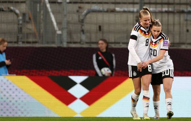 Vivien Endemann Torjubel 1-0 , WM-Qualifikation , Frauen-Nationalmannschaft , Deutschland-Slowenien , Fußball , in den Rudolf Harbig Stadion, in Dresden , Sachsen , Deutschland. März 03 , 2026 . Photo by: Davide Elias IPA Photo Pressefoto DENL Copyright: xDavidexEliasx