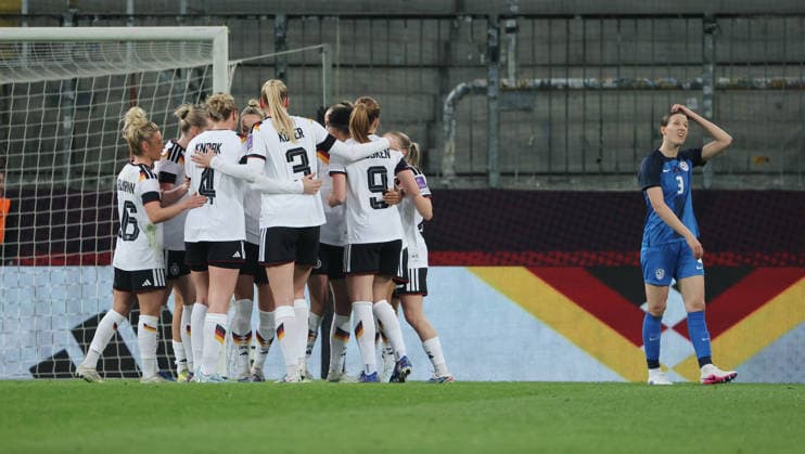 Elisa Senß hidden cheers with teammates after 2 0, re Sara Agrez disappointed joy emotion jubilation sport football soccer FIFA World Cup qualifier in Dresden international match national team DFB women 03 03 2026 Germany GER vs Slovenia SLO DFL regulations prohibit any use of photographs as image sequences and or quasi video