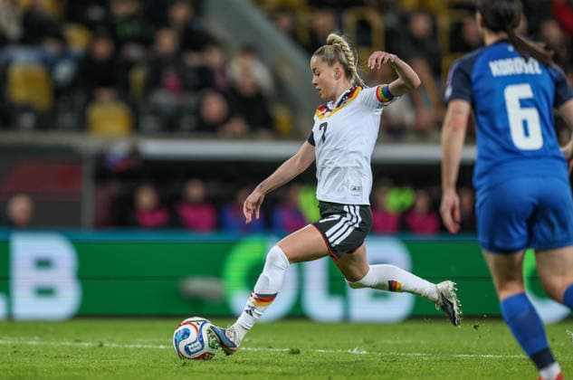 GER, Dresden, Deutschland vs Slowenien, Länderspiel, Fussball, FIFA, Spielzeit 2026 2027, WM-Qualifikation, Rudolf-Harbig-Stadion, 1. Spieltag im Bild v.l.: Giulia Gwinn (Deutschland Frauen 7), Kaja KoroÅ¡ec (Slowenien Frauen 6), Torschuss DFB DFL REGULATIONS PROHIBIT ANY USE OF PHOTOGRAPHS AS IMAGE SEQUENCES AND OR QUASI-VIDEO, 03.03.2026 *** GER, Dresden, Germany vs Slovenia, international match, football, FIFA, 2026 2027 season, World Cup qualification, Rudolf Harbig Stadium, 1 matchday in the picture from l Giulia Gwinn Germany Women 7 , Kaja KoroÅ¡ec Slovenia Women 6 , Goal shot DFB DFL REGULATIONS PROHIBIT ANY USE OF PHOTOGRAPHS AS IMAGE SEQUENCES AND OR QUASI VIDEO, 03 03 2026 Copyright: HMBxMedia HendrikxHamelau