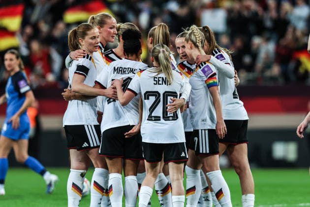 Sport, Soccer, World Cup Qualification Europe Women Season 2026 League A Group 4 1 Matchday Germany Slovenia 03 03 2026, Rudolf Harbig Stadium Dresden Goal celebration Germany after the goal to 2 0 by Elisa Senß Germany, 20 , the players are happy Dresden Rudolf Harbig Stadium Saxony Germany