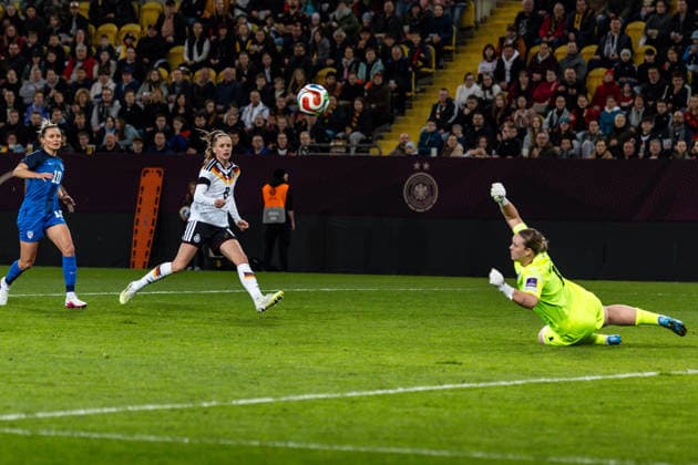 GER, UEFA Qualifying for the FIFA Womens World Cup 2027, Germany Slovenia 03 03 2026, Rudolf Harbig Stadium, Dresden, GER, UEFA Qualifying for the FIFA Womens World Cup 2027, Germany Slovenia Vivien Endemann Germany 8 vs Zala MerÅ¡nik Slovenia 1 Â nordphotoxGmbHxx xAlexanderxTrienitz nph00051