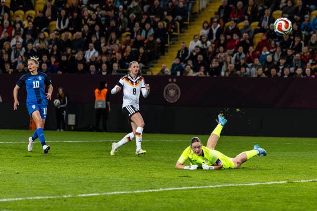 GER, UEFA Qualifying for the FIFA Womens World Cup 2027, Germany Slovenia 03 03 2026, Rudolf Harbig Stadium, Dresden, GER, UEFA Qualifying for the FIFA Womens World Cup 2027, Germany Slovenia Vivien Endemann Germany 8 vs Zala MerÅ¡nik Slovenia 1 Â nordphotoxGmbHxx xAlexanderxTrienitz nph00051