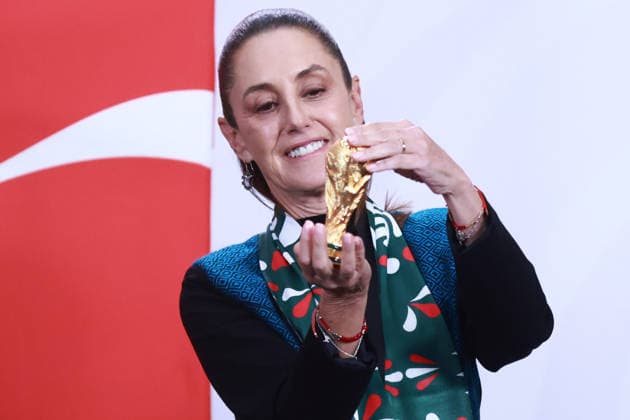 The FIFA World Cup, WM, Weltmeisterschaft, Fussball Trophy at Claudia Sheinbaum s press conference, PK, Pressekonferenz in Mexico MEXICO CITY, MEXICO - MARCH 03: Mexican President Claudia Sheinbaum poses with a replica of the FIFA World Cup Trophy after her daily press conference, at the National Palace, in Mexico City, Mexico on March 03, 2026. The FIFA World Cup Trophy continues its journey through Mexico as part of the official Trophy Tour. Daniel Cardenas Anadolu Mexico City Mexico. Editorial use only. Please get in touch for any other usage. Copyright: x2026xAnadoluxDanielxCardenasx