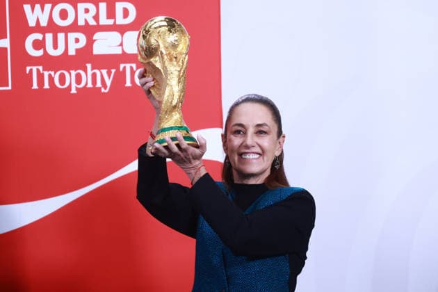 The FIFA World Cup, WM, Weltmeisterschaft, Fussball Trophy at Claudia Sheinbaum s press conference, PK, Pressekonferenz in Mexico MEXICO CITY, MEXICO - MARCH 03: Mexican President Claudia Sheinbaum poses with the FIFA World Cup Trophy after her daily press conference, at the National Palace, in Mexico City, Mexico on March 03, 2026. The FIFA World Cup Trophy continues its journey through Mexico as part of the official Trophy Tour. Daniel Cardenas Anadolu Mexico City Mexico. Editorial use only. Please get in touch for any other usage. Copyright: x2026xAnadoluxDanielxCardenasx