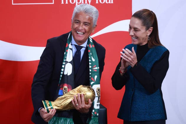 The FIFA World Cup, WM, Weltmeisterschaft, Fussball Trophy at Claudia Sheinbaum s press conference, PK, Pressekonferenz in Mexico MEXICO CITY, MEXICO - MARCH 03: Brazil s former football star Jose Roberto Gama de Oliveira Bebeto (L) and Mexican President Claudia Sheinbaum pose with the FIFA World Cup Trophy after her daily press conference, at the National Palace, in Mexico City, Mexico on March 03, 2026. The FIFA World Cup Trophy continues its journey through Mexico as part of the official Trophy Tour. Daniel Cardenas Anadolu Mexico City Mexico. Editorial use only. Please get in touch for any other usage. Copyright: x2026xAnadoluxDanielxCardenasx