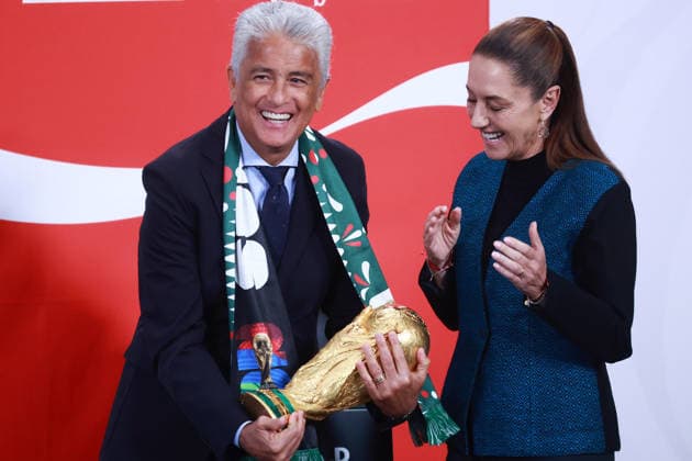 The FIFA World Cup, WM, Weltmeisterschaft, Fussball Trophy at Claudia Sheinbaum s press conference, PK, Pressekonferenz in Mexico MEXICO CITY, MEXICO - MARCH 03: Brazil s former football star Jose Roberto Gama de Oliveira Bebeto (L) and Mexican President Claudia Sheinbaum pose with the FIFA World Cup Trophy after her daily press conference, at the National Palace, in Mexico City, Mexico on March 03, 2026. The FIFA World Cup Trophy continues its journey through Mexico as part of the official Trophy Tour. Daniel Cardenas Anadolu Mexico City Mexico. Editorial use only. Please get in touch for any other usage. Copyright: x2026xAnadoluxDanielxCardenasx