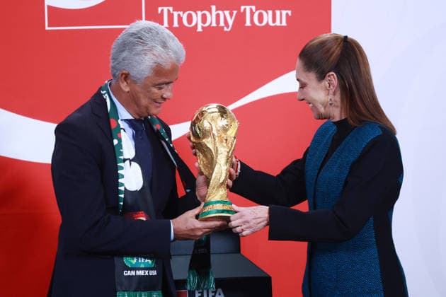The FIFA World Cup, WM, Weltmeisterschaft, Fussball Trophy at Claudia Sheinbaum s press conference, PK, Pressekonferenz in Mexico MEXICO CITY, MEXICO - MARCH 03: Brazil s former football star Jose Roberto Gama de Oliveira Bebeto (L) and Mexican President Claudia Sheinbaum pose with the FIFA World Cup Trophy after her daily press conference, at the National Palace, in Mexico City, Mexico on March 03, 2026. The FIFA World Cup Trophy continues its journey through Mexico as part of the official Trophy Tour. Daniel Cardenas Anadolu Mexico City Mexico. Editorial use only. Please get in touch for any other usage. Copyright: x2026xAnadoluxDanielxCardenasx