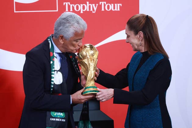 The FIFA World Cup, WM, Weltmeisterschaft, Fussball Trophy at Claudia Sheinbaum s press conference, PK, Pressekonferenz in Mexico MEXICO CITY, MEXICO - MARCH 03: Brazil s former football star Jose Roberto Gama de Oliveira Bebeto (L) and Mexican President Claudia Sheinbaum pose with the FIFA World Cup Trophy after her daily press conference, at the National Palace, in Mexico City, Mexico on March 03, 2026. The FIFA World Cup Trophy continues its journey through Mexico as part of the official Trophy Tour. Daniel Cardenas Anadolu Mexico City Mexico. Editorial use only. Please get in touch for any other usage. Copyright: x2026xAnadoluxDanielxCardenasx
