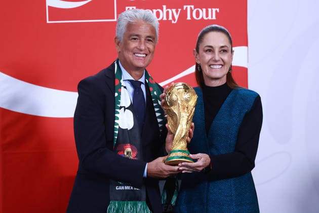 The FIFA World Cup, WM, Weltmeisterschaft, Fussball Trophy at Claudia Sheinbaum s press conference, PK, Pressekonferenz in Mexico MEXICO CITY, MEXICO - MARCH 03: Brazil s former football star Jose Roberto Gama de Oliveira Bebeto (L) and Mexican President Claudia Sheinbaum pose with the FIFA World Cup Trophy after her daily press conference, at the National Palace, in Mexico City, Mexico on March 03, 2026. The FIFA World Cup Trophy continues its journey through Mexico as part of the official Trophy Tour. Daniel Cardenas Anadolu Mexico City Mexico. Editorial use only. Please get in touch for any other usage. Copyright: x2026xAnadoluxDanielxCardenasx