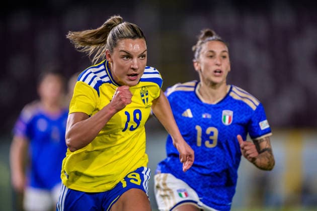 260303 Johanna Rytting Kaneryd of Sweden and Elisabetta Oliviero of Italy during the Women s FIFA World Cup Qualifier football match between between Italy and Sweden on March 3, 2026 in Reggio Calabria Photo Ludvig Thunman BILDBYRAN code LT LT0780 fotboll football soccer fotball vm kval kval fifa womens world cup qualifier qualifier italien italy sverige sweden dam bbeng  Copyright: LUDVIGxTHUNMAN BB260303LT049