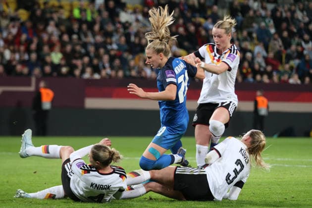 03 03 2026 Soccer Women 2025 2026 World Cup Qualification Europe 1 Matchday Germany Slovenia Rudolf Harbig Stadion Dresden Rebecca Knaak Germany, 4, white , Camilla Küver Germany, 3, white and Franziska Kett Germany, 17, white throw themselves into an attack by Zara Kramzar Slovenia, 20, blue Dresden Saxony Germany