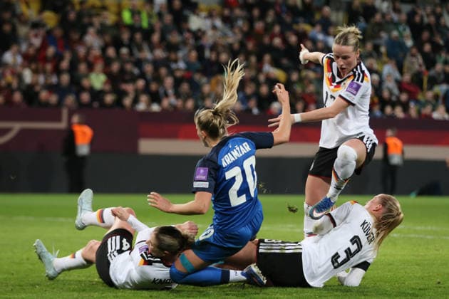 03 03 2026 Soccer Women 2025 2026 World Cup Qualification Europe 1 Matchday Germany Slovenia Rudolf Harbig Stadion Dresden Rebecca Knaak Germany, 4, white , Camilla Küver Germany, 3, white and Franziska Kett Germany, 17, white throw themselves into an attack by Zara Kramzar Slovenia, 20, blue Dresden Saxony Germany