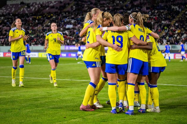 260303 Filippa Angeldahl of Sweden celebrate with teammates after 0 1 during the Women s FIFA World Cup Qualifier football match between between Italy and Sweden on March 3, 2026 in Reggio Calabria Photo Ludvig Thunman BILDBYRAN code LT LT0780 fotboll football soccer fotball vm kval kval fifa womens world cup qualifier qualifier italien italy sverige sweden dam bbeng jubel  Copyright: LUDVIGxTHUNMAN BB260303LT056