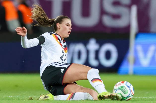 Jule Brand Germany controls the ball, 2027 FIFA Women s World Cup Qualifier, Germany v Slovenia, Rudolf Harbig Stadion on 03 March 2026 in Dresden, Germany Photo by Marco Steinbrenner DeFodi Images Jule Brand Germany controls the ball, 2027 FIFA Women s World Cup Qualifier, Germany v Slovenia, Rudolf Harbig Stadion, March 3, 2026 in Dresden, Germany Photo by Marco Steinbrenner DeFodi Images