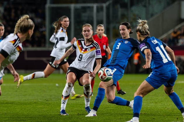 GER, UEFA qualifying for the FIFA Womens World Cup 2027, Germany Slovenia 03 03 2026, Rudolf Harbig Stadium, Dresden, GER, UEFA qualifying for the FIFA Womens World Cup 2027, Germany Slovenia Sjoeke Nüsken Germany 9 in a duel against Sara AgreÅ¾ Slovenia 3 Â nordphotoxGmbHxx xAlexanderxTrienitz nph00051