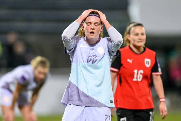 260303 Signe Gaupset of Norway looks dejected during the FIFA Women s World Cup Qualifier football match between Austria and Norway on March 3, 2026 in Vienna Photo Marius Simensen BILDBYRAN COP 238 MM0059 bbeng dam vm kval vm kvalifisering kvinner vm kvalik football fotball landskamp soccer fifa world cup qualifier norge norway austria osterrike depp  Copyright: MARIUSxSIMENSEN BB260303BB219