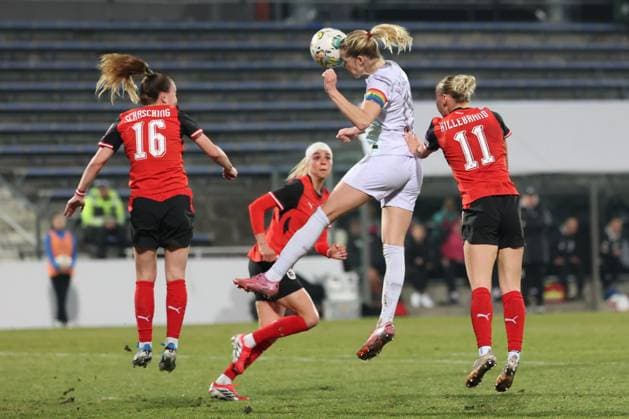 03. MÄRZ 2026 SOCCER UEFA WOMEN S EUROPEAN QUALIFIERS, Austria (W) vs Norwegen (W) Romina Bell (Austria) and Ada Hegerberg (Norwegen) (C) and Marina Georgieva (Austria) in an aerial duel MÖDLING MÖDLING, AUSTRIA DATENPOL ARENA DATENPOL ARENA AUSTRIA