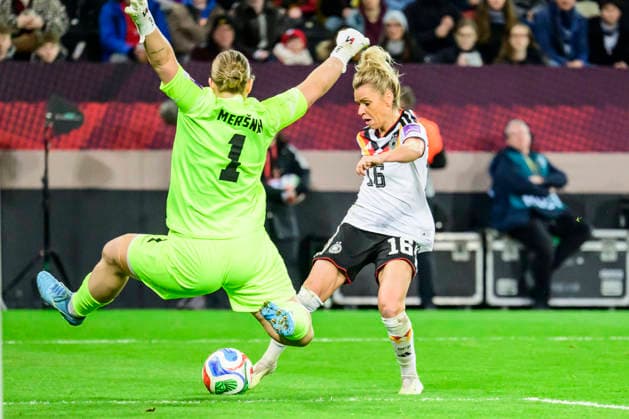 In the picture, from left Zala Mersnik Slovenia , Linda Dallmann GER, 4 0, Goal, GER, Dresden, World Cup Qualification, Women, Germany vs Slovenia, at Rudolf Harbig Stadium Dresden, League A, Group A4, soccer, DFB, league phase, match day 1, DFB DFL REGULATIONS PROHIBIT ANY USE OF PHOTOGRAPHS AS IMAGE SEQUENCES AND OR QUASI VIDEO, March 3, 2026 Copyright: HMBxMedia UwexKoch