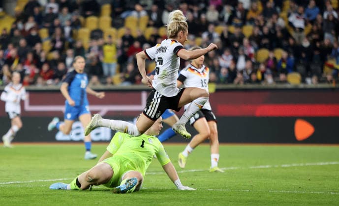 Linda Dallmann Tor 3-0 , WM-Qualifikation , Frauen-Nationalmannschaft , Deutschland-Slowenien , Fußball , in den Rudolf Harbig Stadion, in Dresden , Sachsen , Deutschland. März 03 , 2026 . Photo by: Davide Elias IPA Photo Pressefoto DENL Copyright: xDavidexEliasx