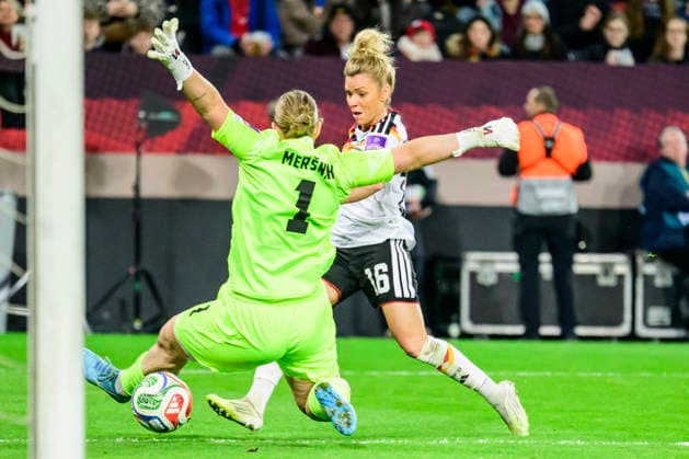 In the picture, from left Zala Mersnik Slovenia , Linda Dallmann GER, 4 0, Goal, GER, Dresden, World Cup Qualification, Women, Germany vs Slovenia, at Rudolf Harbig Stadium Dresden, League A, Group A4, soccer, DFB, league phase, match day 1, DFB DFL REGULATIONS PROHIBIT ANY USE OF PHOTOGRAPHS AS IMAGE SEQUENCES AND OR QUASI VIDEO, March 3, 2026 Copyright: HMBxMedia UwexKoch