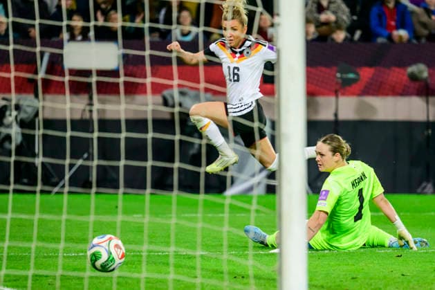 In the picture, from left Zala Mersnik Slovenia , Linda Dallmann GER, 4 0, Goal, GER, Dresden, World Cup Qualification, Women, Germany vs Slovenia, at Rudolf Harbig Stadium Dresden, League A, Group A4, soccer, DFB, league phase, match day 1, DFB DFL REGULATIONS PROHIBIT ANY USE OF PHOTOGRAPHS AS IMAGE SEQUENCES AND OR QUASI VIDEO, March 3, 2026 Copyright: HMBxMedia UwexKoch
