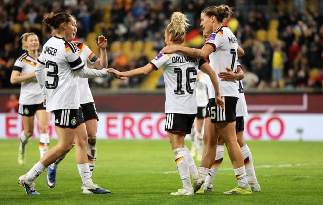 Linda Dallmann Torjubel 3-0 , WM-Qualifikation , Frauen-Nationalmannschaft , Deutschland-Slowenien , Fußball , in den Rudolf Harbig Stadion, in Dresden , Sachsen , Deutschland. März 03 , 2026 . Photo by: Davide Elias IPA Photo Pressefoto DENL Copyright: xDavidexEliasx