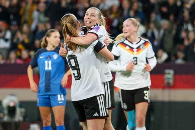 Dresden, Germany 03 March 2026 International match for Womens World Cup Qualification Germany Women vs Slovenia Women In the picture from left the second scorer Elisa Senß Senss Germany scores the goal to 2 0 for Germany and cheers with Sjoeke Nüsken Nuesken Germany Copyright: HMBxMedia MadeleinexFantini