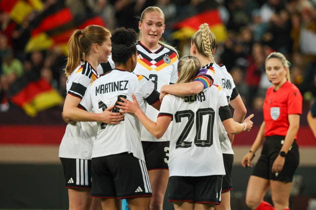 Dresden, Germany 03 March 2026 International match for Womens World Cup Qualification Germany Women vs Slovenia Women In the picture from left the third scorer Elisa Senß Senss Germany makes the goal to 2 0 for Germany and cheers with Sjoeke Nüsken Nuesken Germany , Shekiera Martinez Germany , Camilla Küver Kuever Germany and Giulia Gwinn Germany Copyright: HMBxMedia MadeleinexFantini