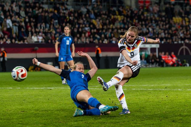 GER, UEFA qualifying for the FIFA Womens World Cup 2027, Germany Slovenia 03 03 2026, Rudolf Harbig Stadium, Dresden, GER, UEFA qualifying for the FIFA Womens World Cup 2027, Germany Slovenia Sjoeke Nüsken Germany 9 in a duel against Sara AgreÅ¾ Slovenia 3 Â nordphotoxGmbHxx xAlexanderxTrienitz nph00051