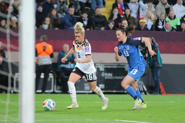 03 03 2026 Soccer Women 2025 2026 World Cup Qualification Europe 1 Matchday Germany Slovenia Rudolf Harbig Stadium Dresden Linda Dallmann Germany, 16, white prepares the 4 0 Zala Kustrin Slovenia, 13, blue comes too late Dresden Saxony Germany