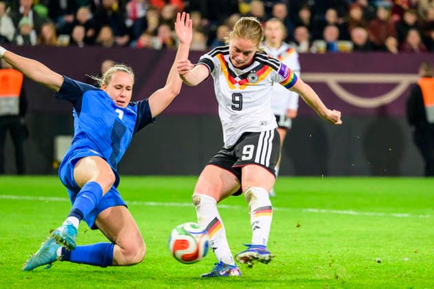 In the picture, from left Lana Golob Slovenia , Sjoeke Nuesken Germany , GER, Dresden, World Cup Qualification, Women, Germany vs Slovenia, at Rudolf Harbig Stadium Dresden, League A, Group A4, soccer, DFB, league phase, match day 1, DFB DFL REGULATIONS PROHIBIT ANY USE OF PHOTOGRAPHS AS IMAGE SEQUENCES AND OR QUASI VIDEO, March 3, 2026 Copyright: HMBxMedia UwexKoch