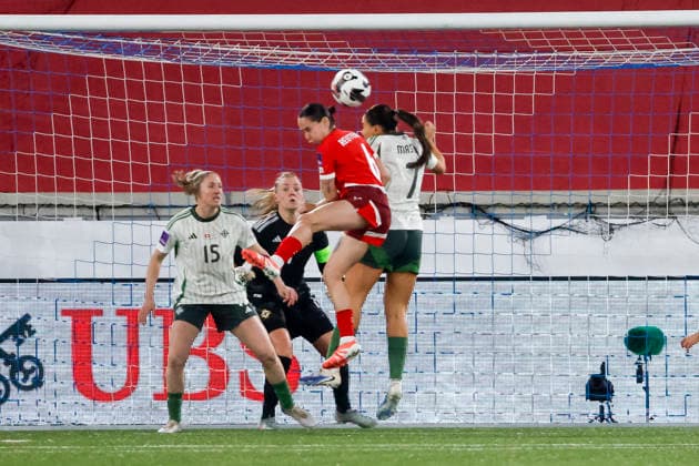 Geraldine Reuteler Switzerland, 06 and Ellie Mason Northern Ireland, 07 in a header duel , Switzerland, Soccer, UEFA Womens World Cup Qualification, Group B 2, Switzerland vs Northern Ireland, 03 03 2026, Lausanne Stade de la Tuiliere Switzerland Copyright: xGrantxHubbsx