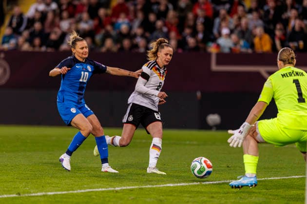 Dresden, Germany 03 March 2026 World Cup Qualification Women 2026 Germany vs Slovenia In picture 2 from left Vivien Endemann GER makes the goal to 1 0 DFB regulations prohibit any use of photographs as image sequences and or quasi video Rudolf Harbig Stadion Sachsen Copyright: xFotostandx xSchäferx