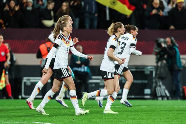 Sport, Soccer, World Cup Qualification Europe Women Season 2026 League A Group 4 1 Matchday Germany Slovenia 03 03 2026, Rudolf Harbig Stadium Dresden Goal celebration Germany after the goal to 4 0 by Larissa Mühlhaus Germany, 15 Dresden Rudolf Harbig Stadium Saxony Germany