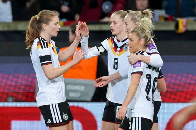 Lea Schueller Germany celebrates after scoring her teams fifth goal with Sjoeke Nuesken Germany , Vivien Endemann Germany and Linda Dallmann Germany , 2027 FIFA Women s World Cup Qualifier, Germany v Slovenia, Rudolf Harbig Stadion on 03 March 2026 in Dresden, Germany Photo by Marco Steinbrenner DeFodi Images Lea Schueller Germany celebrates after scoring her teams fifth goal with Sjoeke Nuesken Germany , Vivien Endemann Germany and Linda Dallmann Germany , 2027 FIFA Women s World Cup Qualifier, Germany v Slovenia, Rudolf Harbig Stadion, March 3, 2026 in Dresden, Germany Photo by Marco Steinbrenner DeFodi Images
