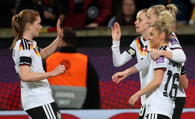 Lea Schüller Torjubel 5-0 , WM-Qualifikation , Frauen-Nationalmannschaft , Deutschland-Slowenien , Fußball , in den Rudolf Harbig Stadion, in Dresden , Sachsen , Deutschland. März 03 , 2026 . Photo by: Davide Elias IPA Photo Pressefoto DENL Copyright: xDavidexEliasx