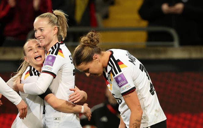 Lea Schüller Torjubel 5-0 , WM-Qualifikation , Frauen-Nationalmannschaft , Deutschland-Slowenien , Fußball , in den Rudolf Harbig Stadion, in Dresden , Sachsen , Deutschland. März 03 , 2026 . Photo by: Davide Elias IPA Photo Pressefoto DENL Copyright: xDavidexEliasx