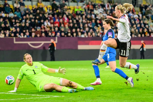 In the picture, from left Lea Schueller Germany , scorer, hit, goal, 5 0, GER, Dresden, World Cup Qualification, Women, Germany vs Slovenia, at Rudolf Harbig Stadium Dresden, League A, Group A4, soccer, DFB, league phase, match day 1, DFB DFL REGULATIONS PROHIBIT ANY USE OF PHOTOGRAPHS AS IMAGE SEQUENCES AND OR QUASI VIDEO, March 3, 2026 Copyright: HMBxMedia UwexKoch