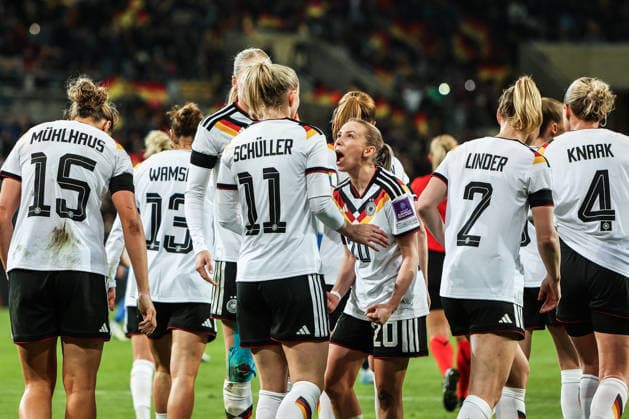 Sport, Soccer, World Cup Qualification Europe Women Season 2026 League A Group 4 1 Matchday Germany Slovenia 03 03 2026, Rudolf Harbig Stadium Dresden Goal celebration Germany after the goal to 5 0 by Lea Schüller Germany, 11 the players are happy Dresden Rudolf Harbig Stadium Saxony Germany