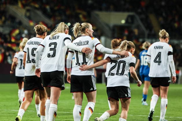 Sport, Soccer, World Cup Qualification Europe Women Season 2026 League A Group 4 1 Matchday Germany Slovenia 03 03 2026, Rudolf Harbig Stadium Dresden Goal celebration Germany after the goal to 5 0 by Lea Schüller Germany, 11 the players are happy Dresden Rudolf Harbig Stadium Saxony Germany