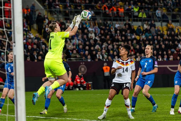 GER, UEFA qualifying for the FIFA Womens World Cup 2027, Germany Slovenia 03 03 2026, Rudolf Harbig Stadium, Dresden, GER, UEFA qualifying for the FIFA Womens World Cup 2027, Germany Slovenia Zala MerÅ¡nik Slovenia 1 holds a shot from Shekiera Martinez Germany 14 Â nordphotoxGmbHxx xAlexanderxTrienitz nph00051