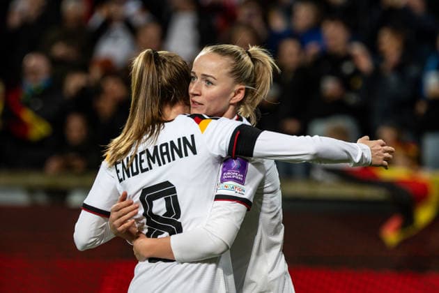 GER, UEFA Qualification for the FIFA Womens World Cup 2027, Germany Slovenia 03 03 2026, Rudolf Harbig Stadium, Dresden, GER, UEFA Qualification for the FIFA Womens World Cup 2027, Germany Slovenia Lea Schüller Germany 11 cheers with Vivien Endemann Germany 8 Â nordphotoxGmbHxx xAlexanderxTrienitz nph00051