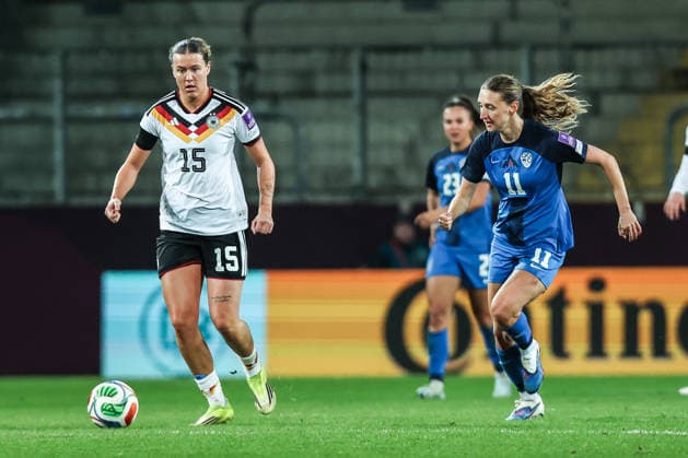 Sport, Soccer, World Cup Qualification Europe Women Season 2026 League A Group 4 1 Matchday Germany Slovenia 03 03 2026, Rudolf Harbig Stadion Dresden Larissa Mühlhaus Germany, 15 Lara Prasnikar Slovenia, 11 Zweikampf Dresden Rudolf Harbig Stadion Sachsen Germany
